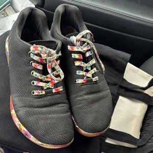 EUC No Bull black workout fitness athletic sneakers floral sole Pebbled Top